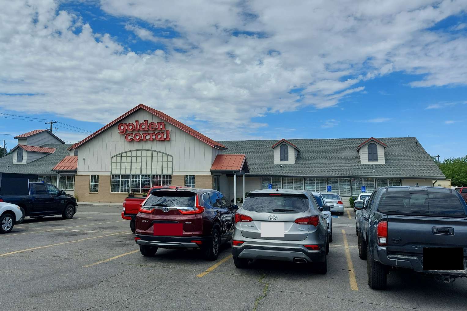 アメリカの車旅におススメ！食べ放題レストランgolden corral│In