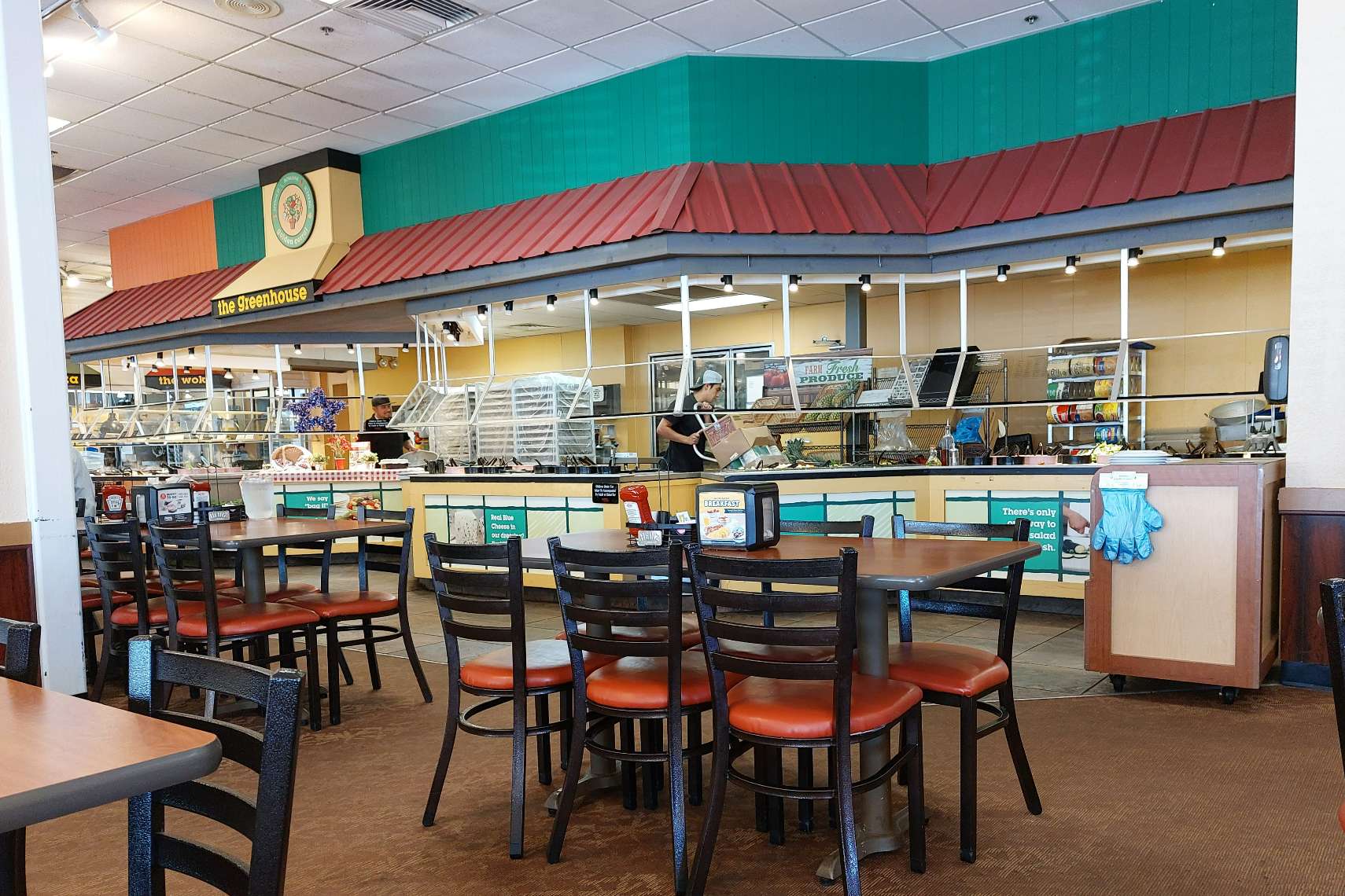 アメリカの車旅におススメ！食べ放題レストランgolden corral│In