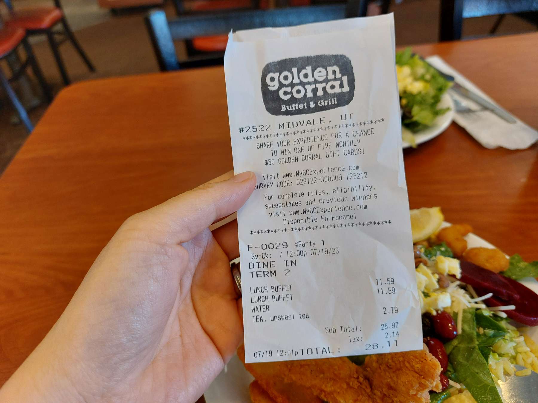 アメリカの車旅におススメ！食べ放題レストランgolden corral│In